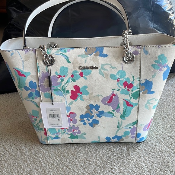 Calvin Klein flowery bag - Picture 1 of 6